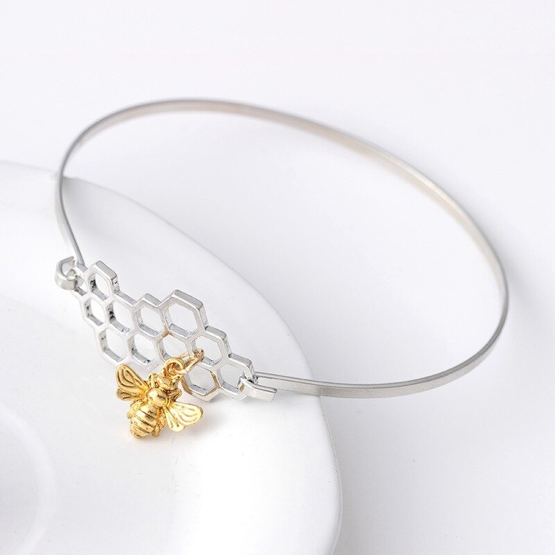bracelet en nid d'abeille pour femme  modèle jonc argent abeille or