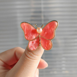 Petite Broche Papillon en Résine avec Perle au Design stylé Couleur Orange