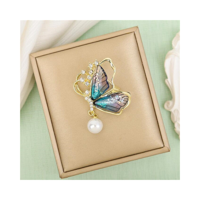 Broche Papillon aux Ailes Translucides et perle blanche Couleur Violet