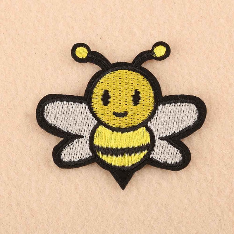 écusson patch brodé en forme d'abeille