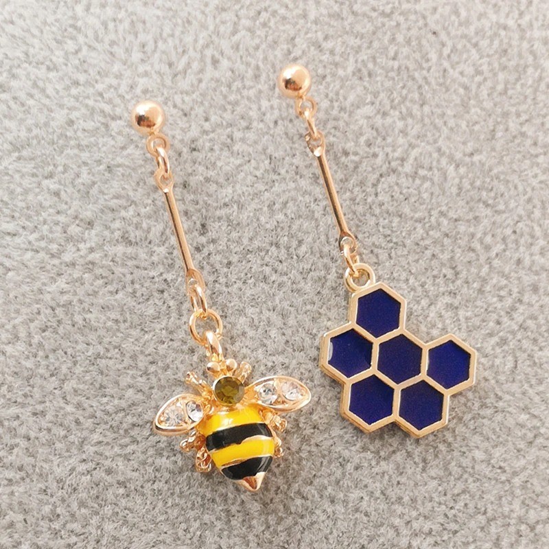 Boucles d'oreilles abeille plus nid d'abeille hexagonal en émail bleu